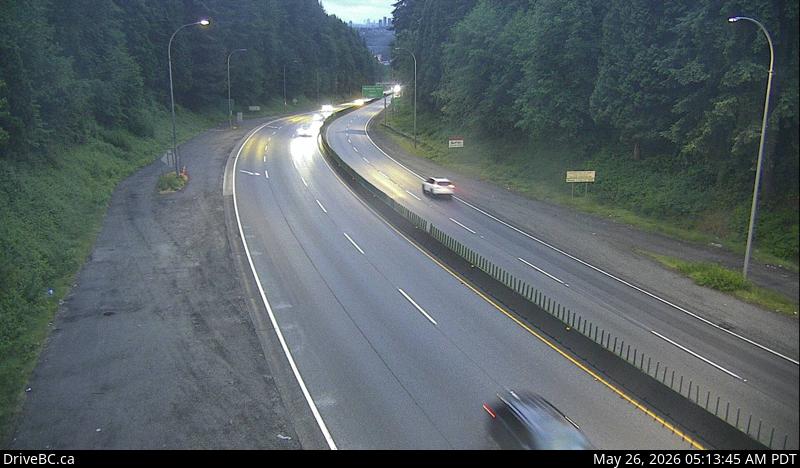 Live Traffic Camera of Highway 1, near Lynn Valley Road on-ramp, looking east