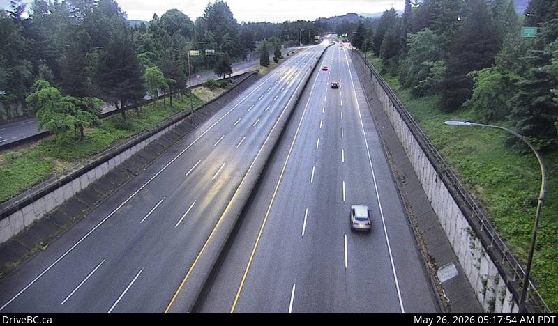 Live Traffic Camera of Hwy 1 (Upper Levels Highway) at Lonsdale Ave, looking west