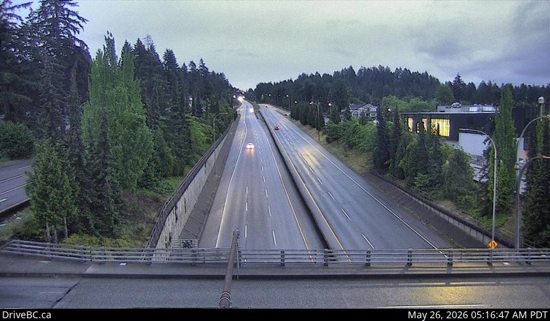 Live Traffic Camera of Hwy 1 (Upper Levels Highway) at Lonsdale Ave, looking east