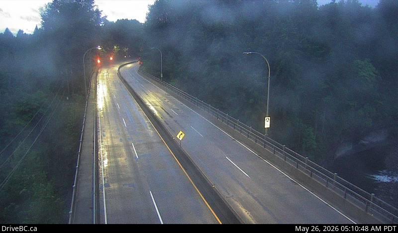 Live Traffic Camera of Hwy 1 (Upper Levels Highway) at Capilano Rd. looking west