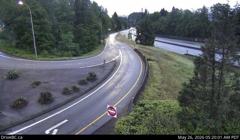 Live Traffic Camera of Hwy 1, at Cross Creek/15th St exit in West Vancouver, looking east