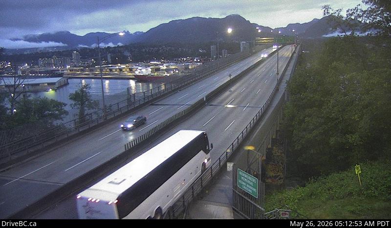 Live Traffic Camera of Hwy 1, south end of Ironworkers Memorial Bridge, looking westbound towards the North Shore