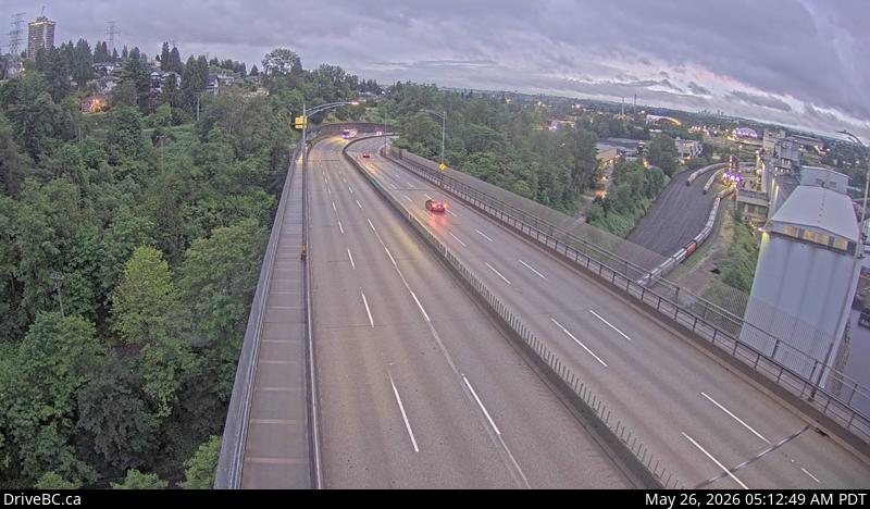 Live Traffic Camera of Ironworkers Memorial Bridge, mid-span, looking south
